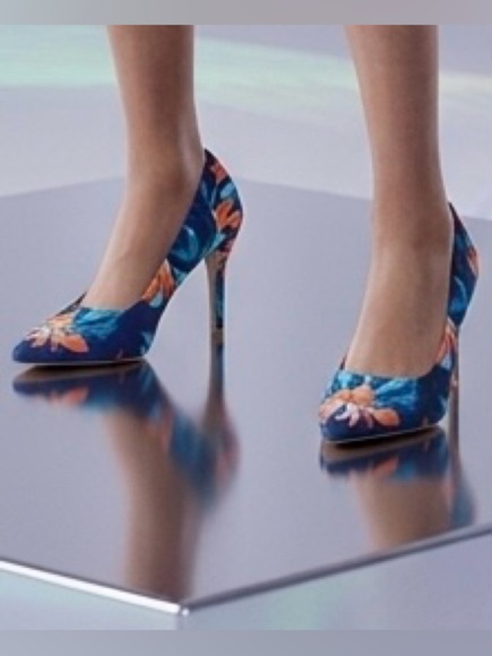 Nine West Tatiana Tropical Floral Blue Orange Fabric Pointed Toe Heels 10M